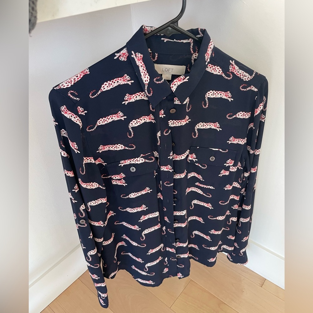 LOFT Navy Animal cheetah 🐆 pattern cat Print Blouse button down s small stunning